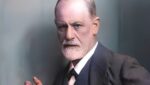 Foto do psicanalista Sigmund Freud de terno preto, camisa branca e cigarro na mão. A foto ilustra o artigo "Sigmund Freud e a Revolução na Psicologia: Uma Visão Profunda" de Homero Mônaco do blog do site Online Psicanalista.
