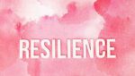 Foto de um fundo pintado em aquarela em tons rosa, e em cima está escrito a palavra resiliência em inglês (resilience). A foto ilustra o artigo 10 Melhores Maneiras para Construir a Resiliência Emocional com a Psicanálise escrito pelo psicanalista Homero Mônaco para o site Online Psicanalista.