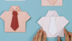 Foto de miniaturas de camisas com gravata e uma mão ajeitado uma delas para que fiquem no mesmo padrão. A foto ilustra o artigo Por que desconstruir os seus padrões comportamentais por meio da sua aceitação e da sua transformação escrito pelo psicanalista Homero Mônaco para o site Online Psicanalista.